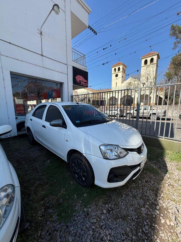 TOYOTA ETIOS 2023 - Imagen 4