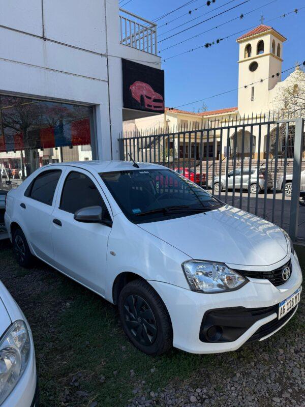 TOYOTA ETIOS 2023 - Imagen 2