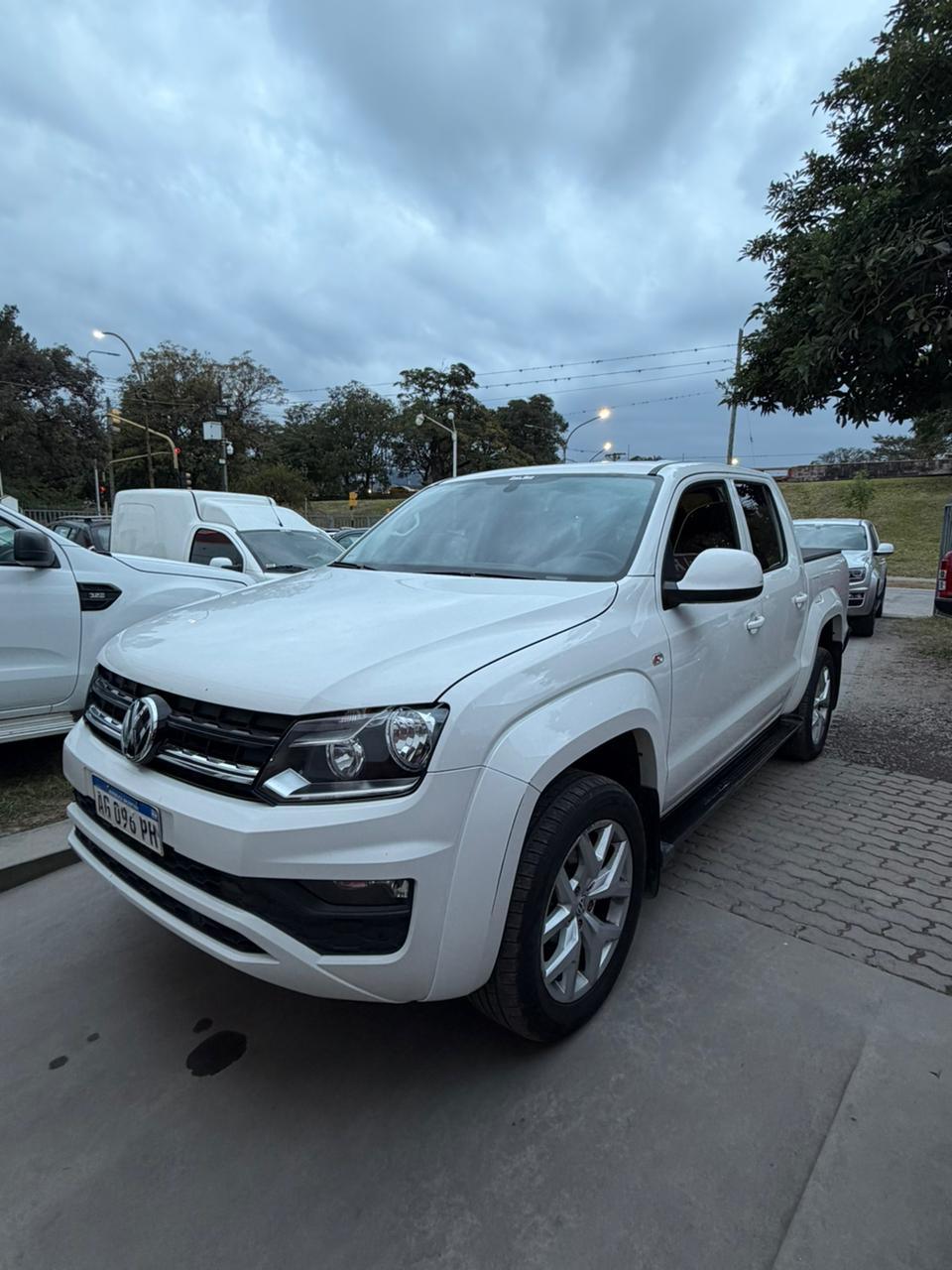 VOLKSWAGEN AMAROK 2023 COMFORT 4X2 MT - Imagen 2