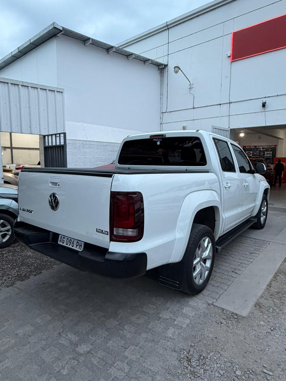 VOLKSWAGEN AMAROK 2023 COMFORT 4X2 MT - Imagen 4