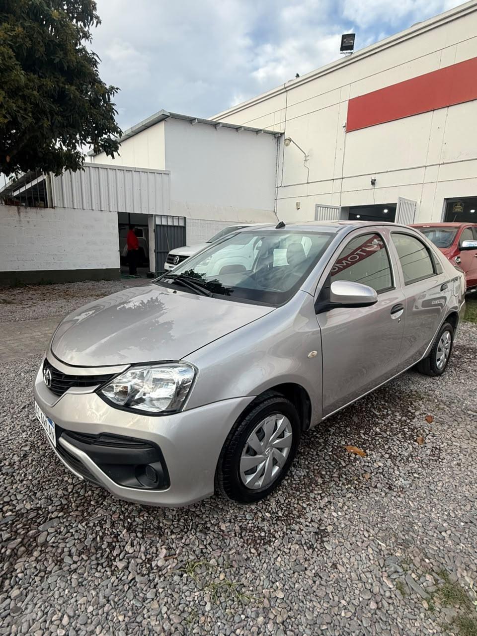 TOYOTA ETIOS 2018 XS 4P MT6 - Imagen 2