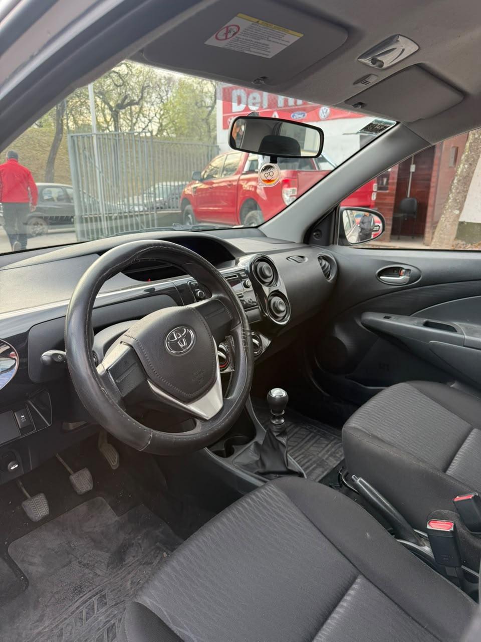 TOYOTA ETIOS 2018 XS 4P MT6 - Imagen 5