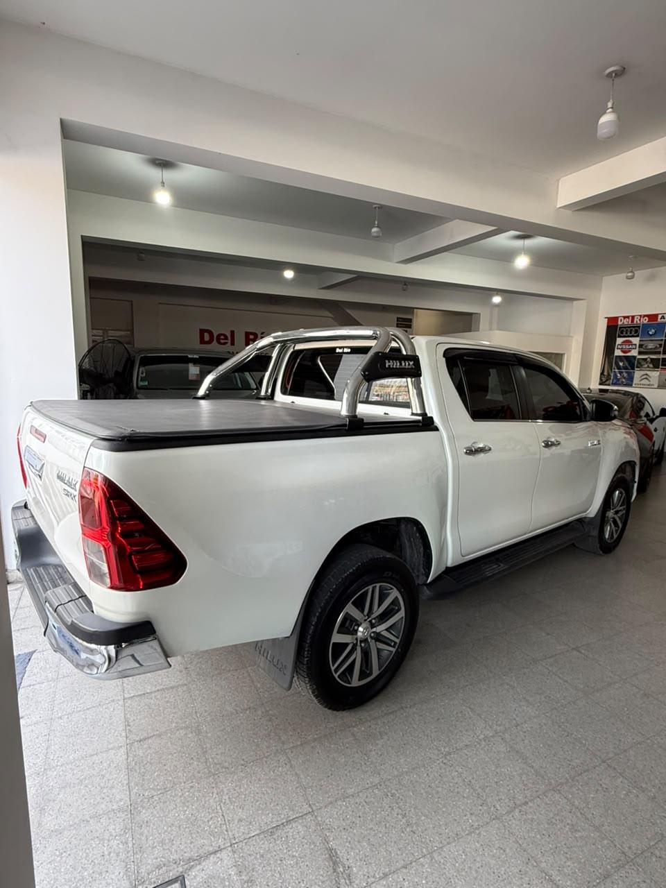 TOYOTA HILUX 2017 SRX AT 4X2 2.8TDI - Imagen 4