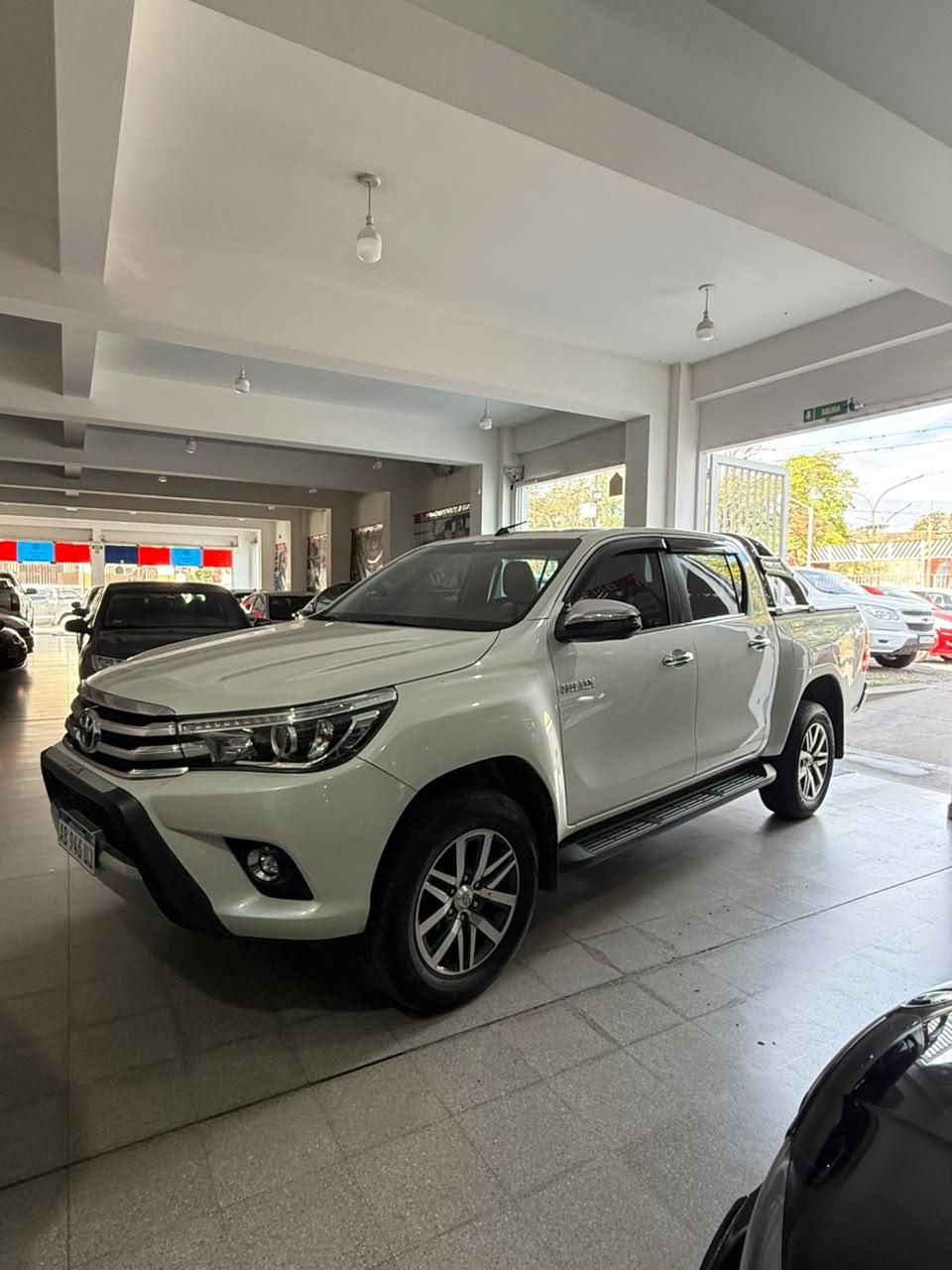 TOYOTA HILUX 2017 SRX AT 4X2 2.8TDI - Imagen 2