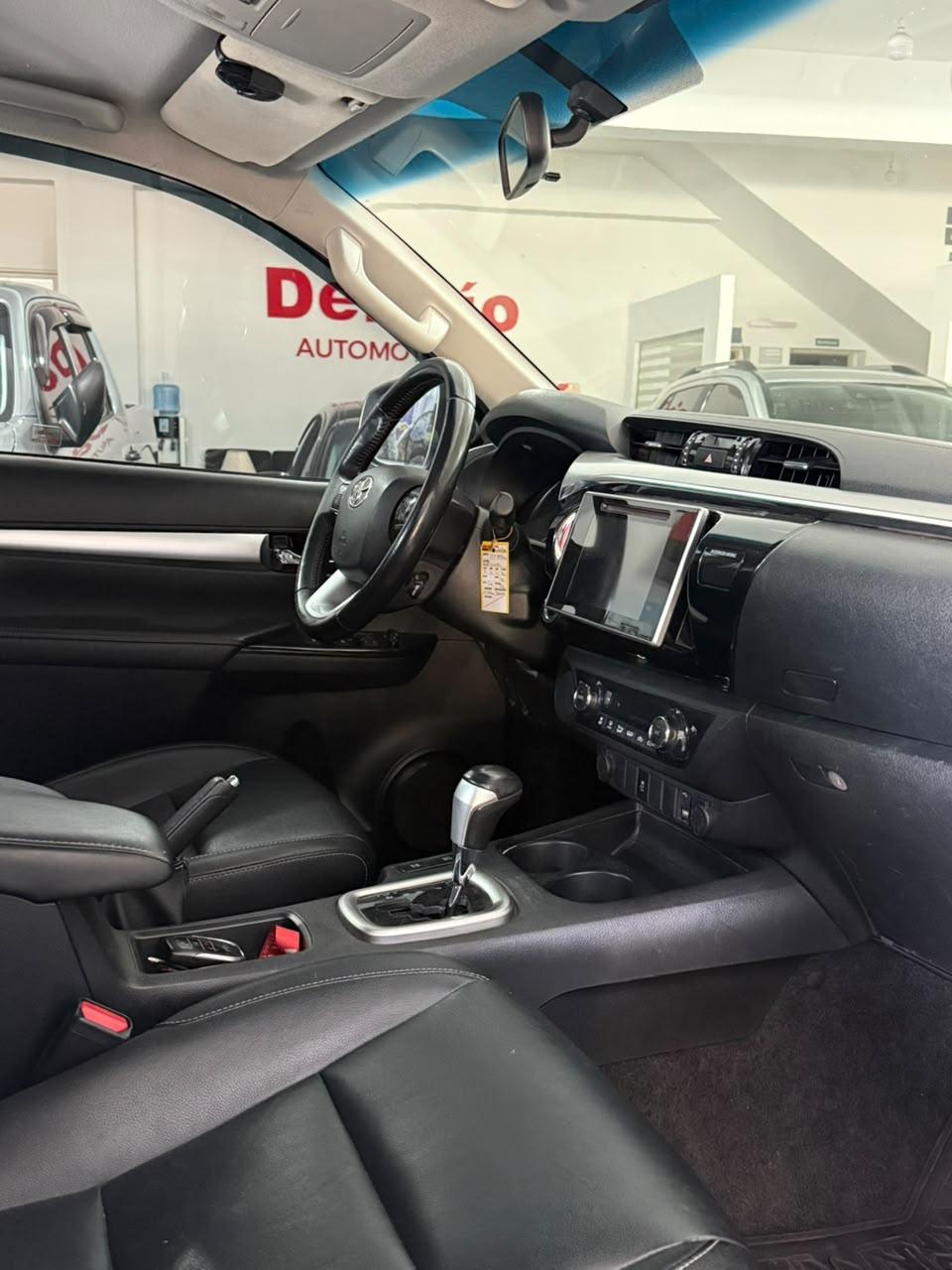 TOYOTA HILUX 2017 SRX AT 4X2 2.8TDI - Imagen 5